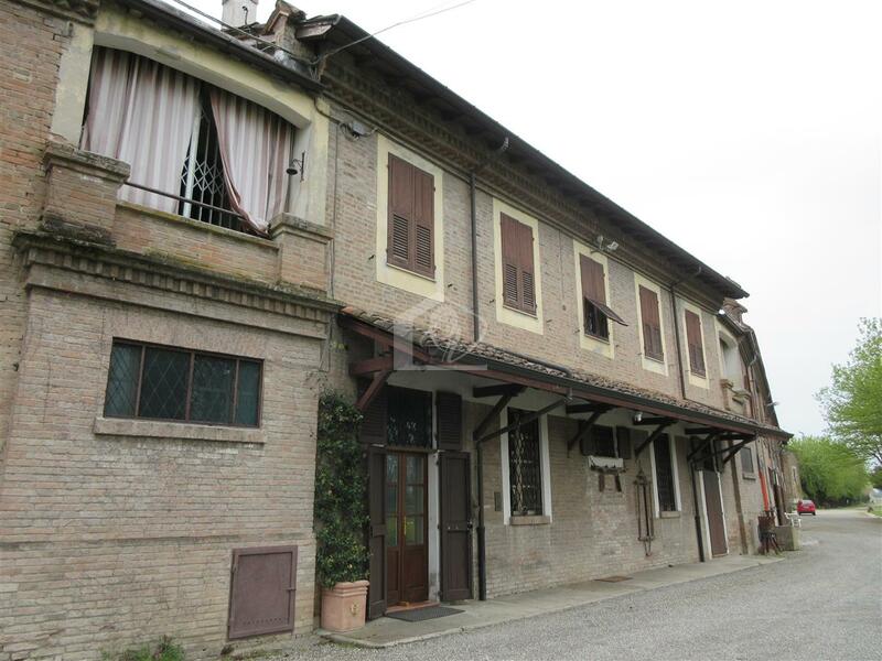 Azienda agricola in vendita a Piacenza pianura a ridosso delle colline