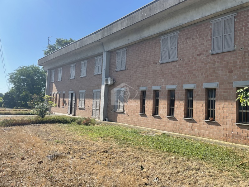 Capannone in vendita a Sant'Ilario d'Enza periferia