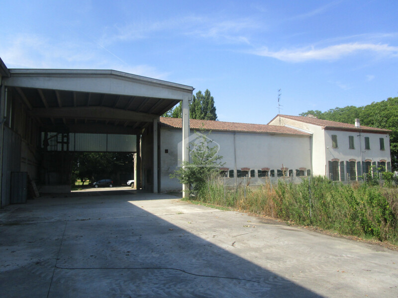 Capannone in vendita a Suzzara zona periferica