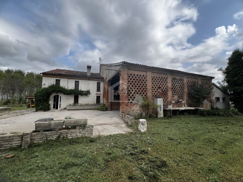 Rustico/casale in vendita a Castel d'Ario campagna