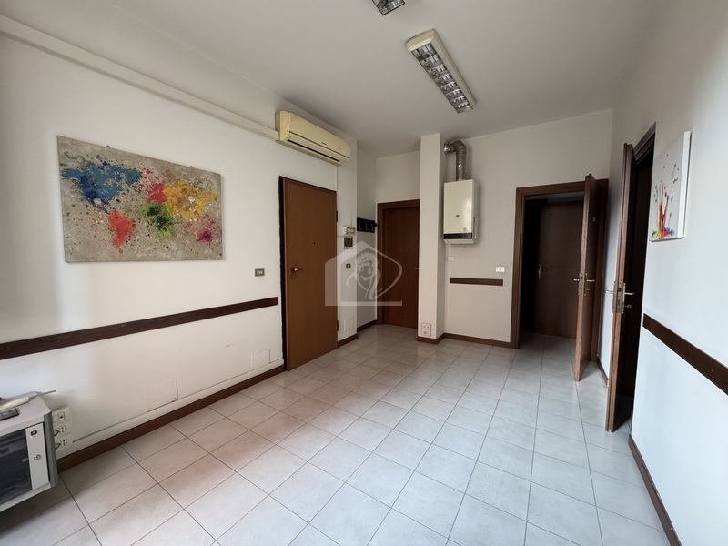 Ufficio in vendita a Suzzara centro