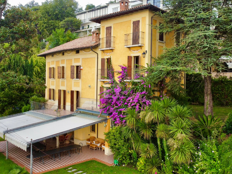 Villa in vendita a Manerba del Garda