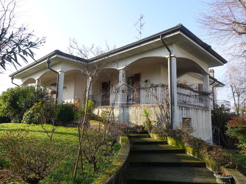 Villa in vendita a Moglia quartiere residenziale